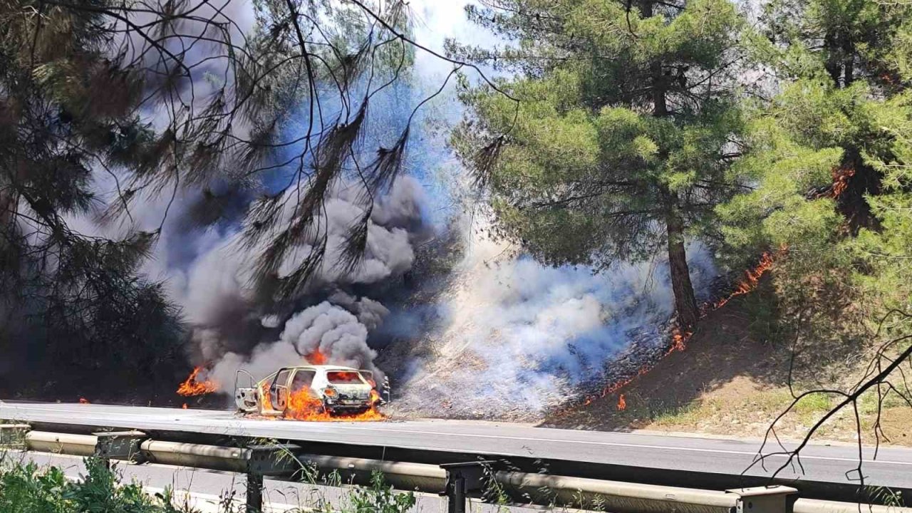 Tarsus’ta araçta çıkan yangın ormana sıçradı