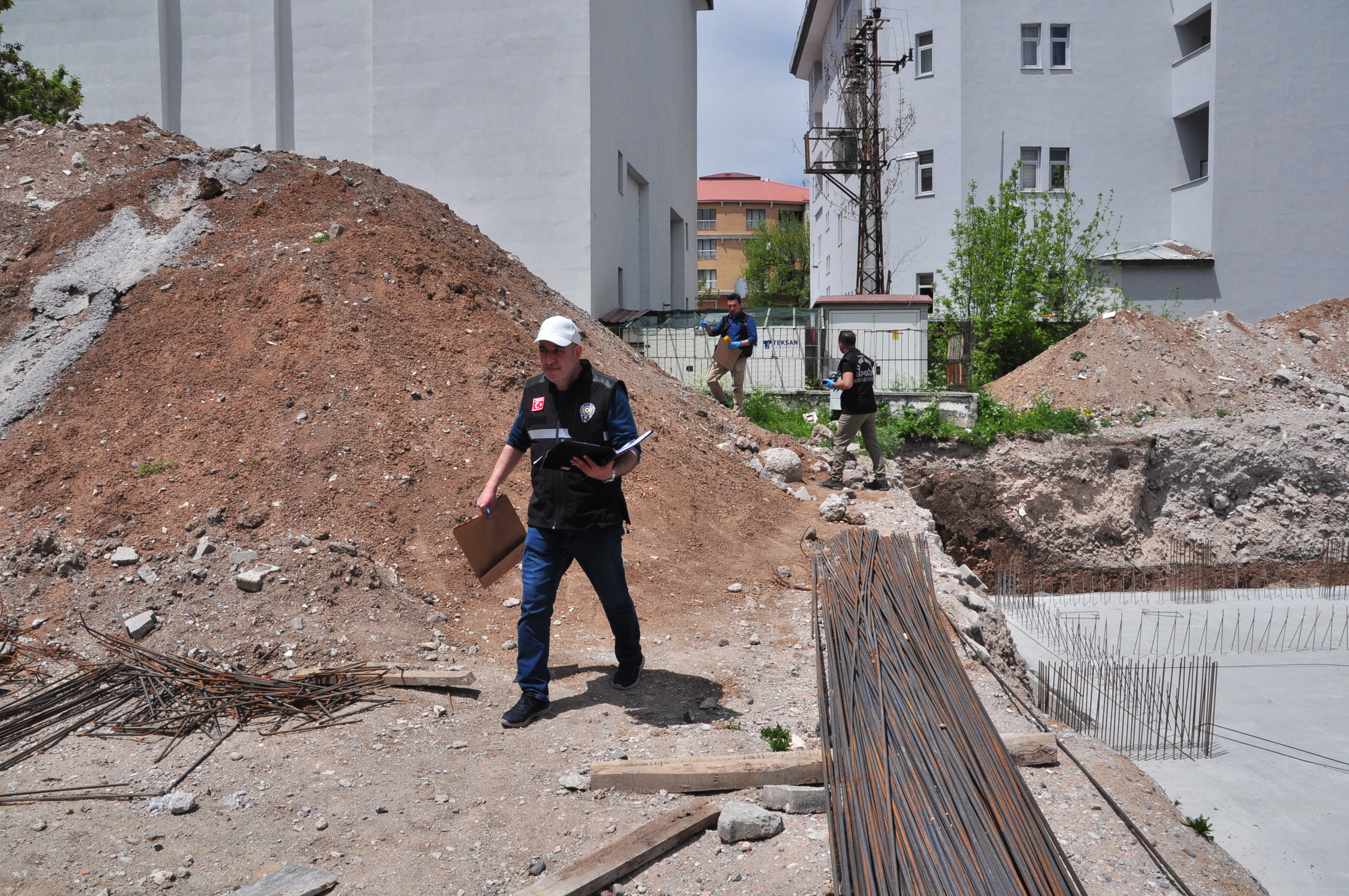 Kars’ta Okul İnşaatı Kazısında İnsan Kafatası ve Kemikler Bulundu