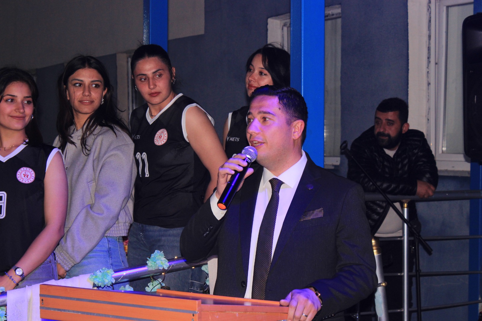 Kars'ta Mezuniyet Coşkusu ve Başarılı Öğrencilere Ödül