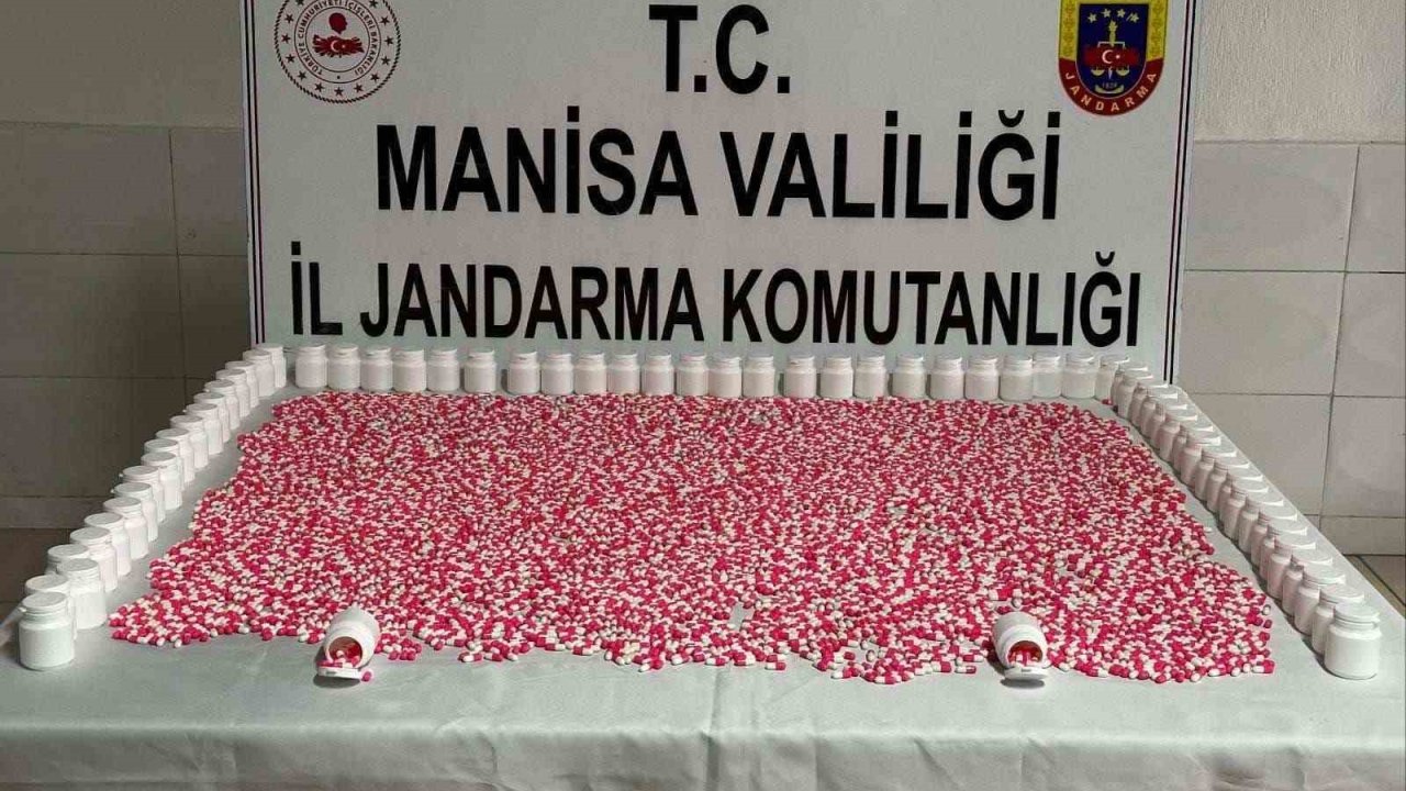 Ormanlık alanda saklanan uyuşturucuları jandarma buldu