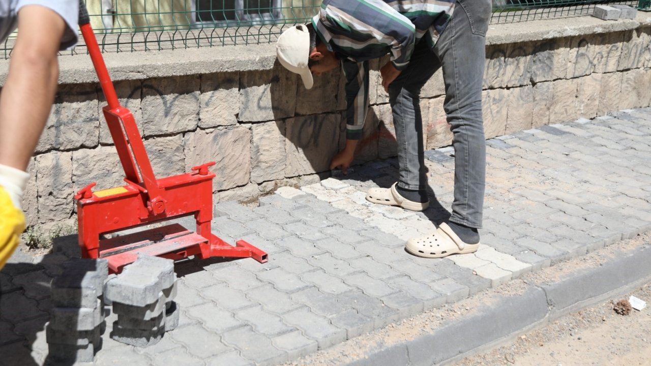 Melikgazi, İldem’e konforlu yaya yolları yapıyor