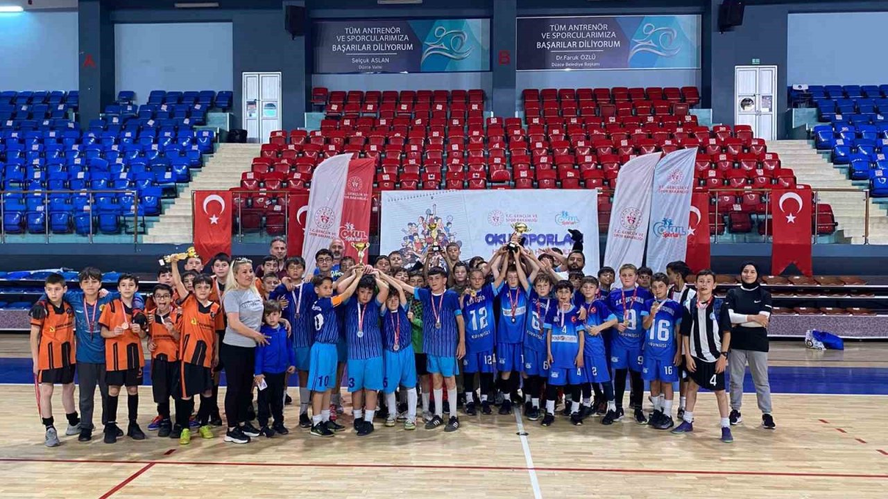 Küçükler futsal şampiyonları belli oldu