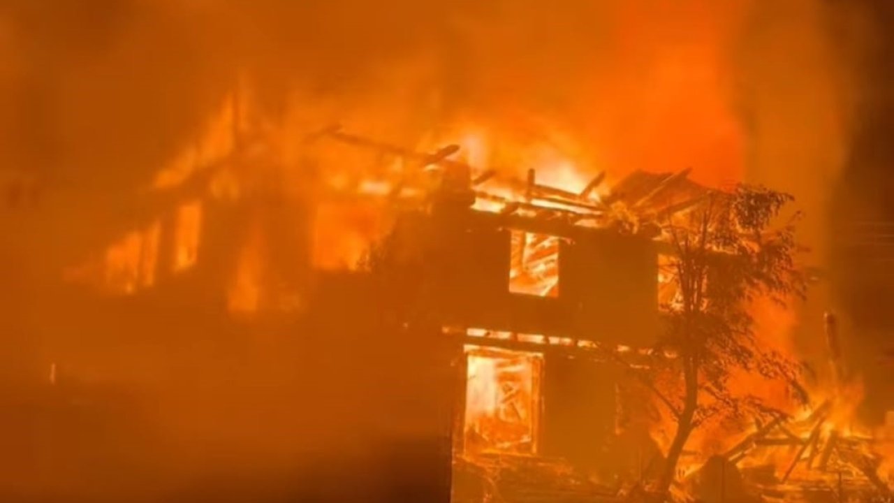 Kastamonu’da alevlere teslim olan ev kullanılamaz hale geldi