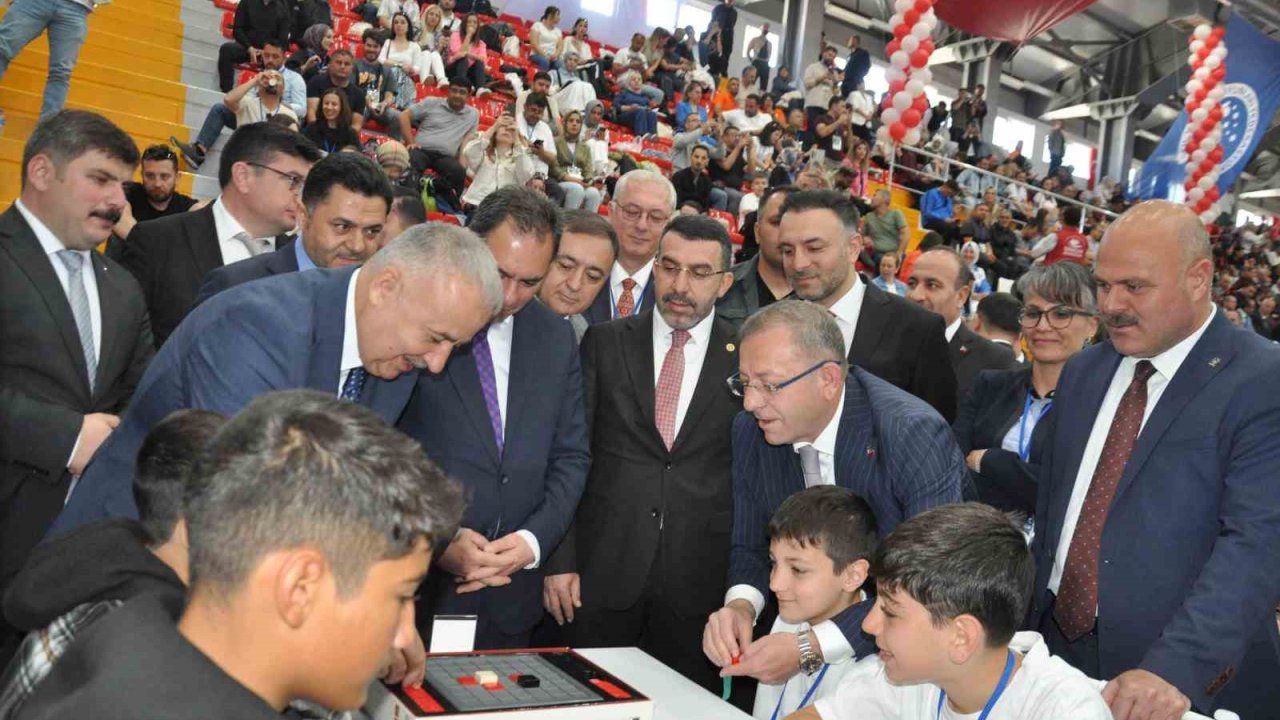 81 ilin şampiyonları Kars’ta ter döküyor