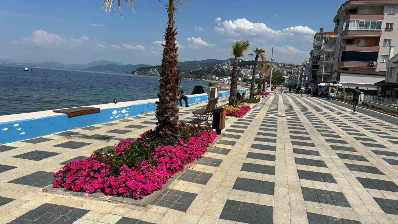 Bursa çiçek bahçesine dönüşüyor