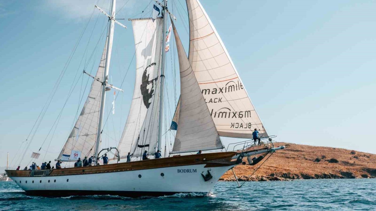 Cumhuriyet’in ilk okul gemisi dünya sahnesinde