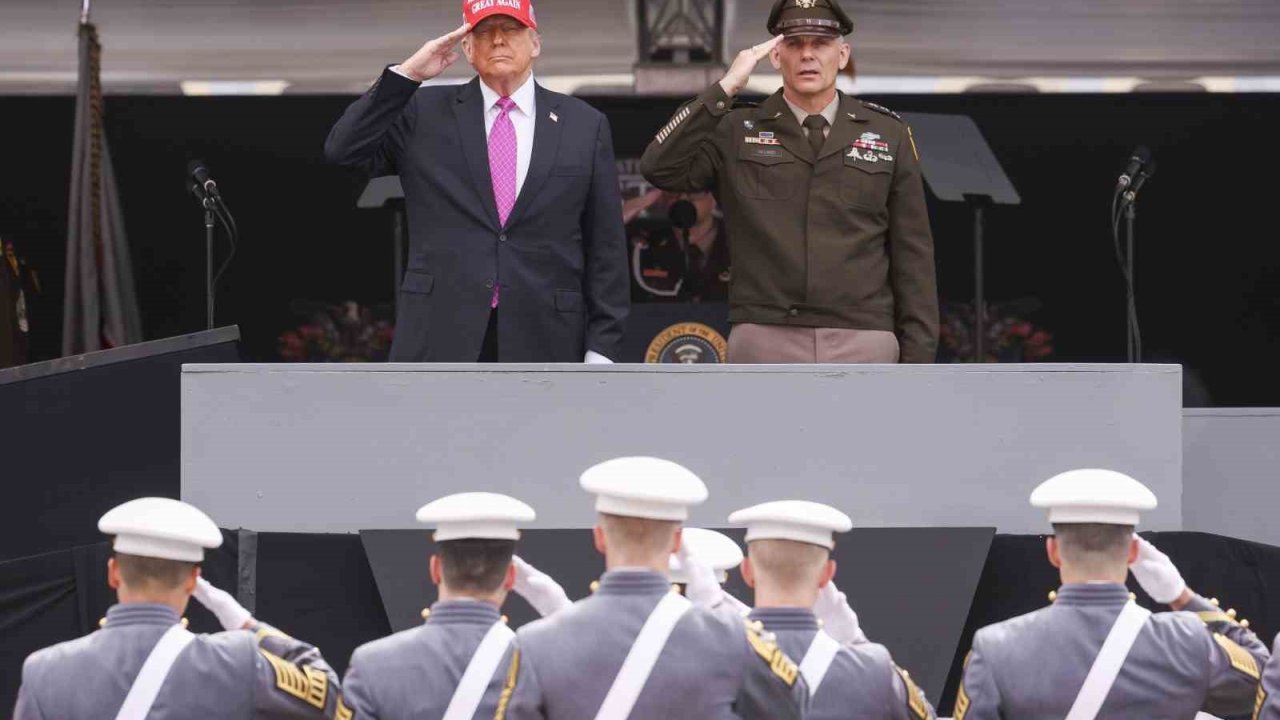ABD Başkanı Trump: "Dünyanın şimdiye kadar gördüğü en güçlü ordusunu ben inşa ettim"