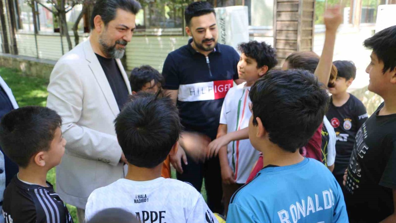 Birçok ilden büyük Bağlar ilçesinin sorunları yerinde dinlenip çalışmalar yapılıyor