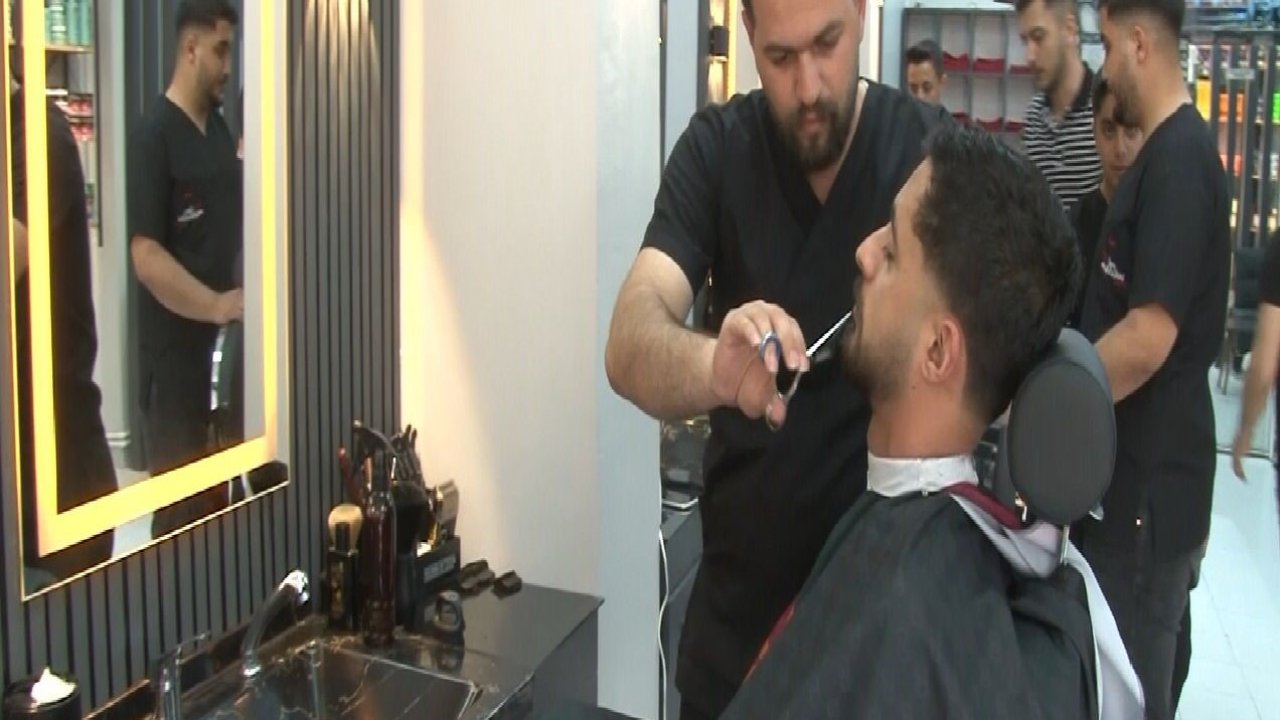 Depremzede kuaförden anlamlı kampanya