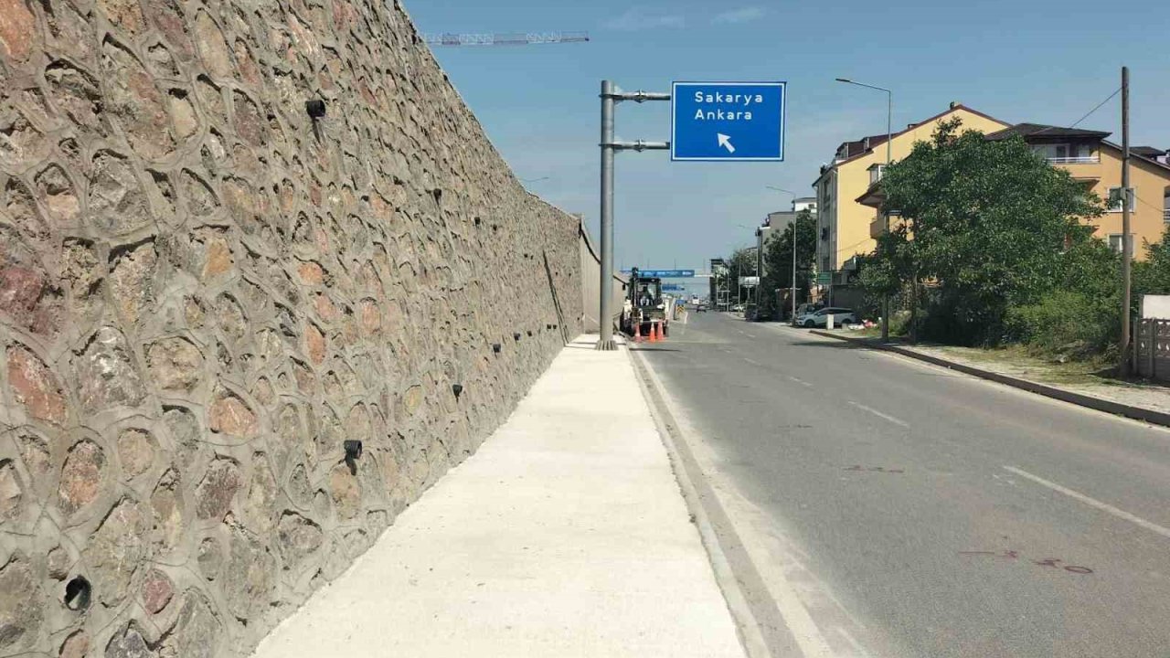 Kartepe İstasyon Mahallesi’nde yaya kaldırımı tamamlandı