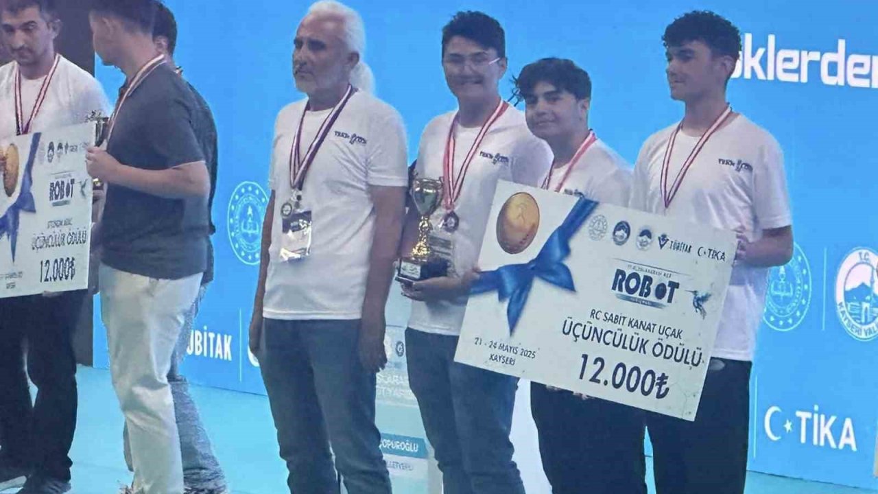 Eskişehirli öğrencilerden Uluslararası Robot Yarışması’nda büyük başarı