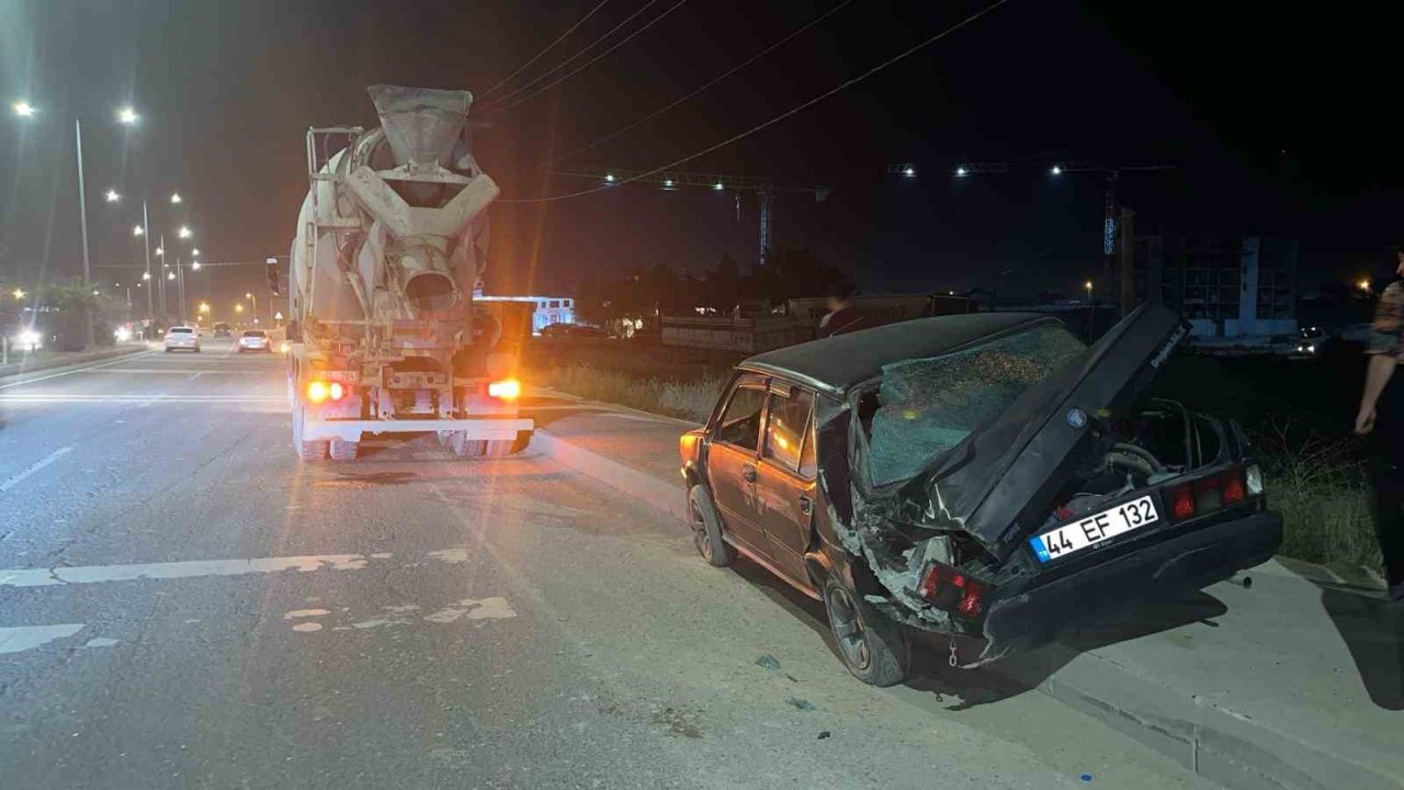 Mikser otomobile çarptı, 1 yaralı