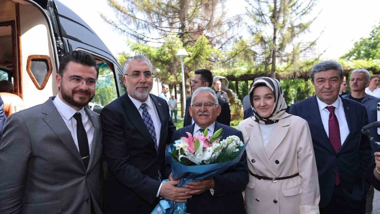 Bakan Işıkhan’dan Başkan Büyükkılıç’a ziyaret