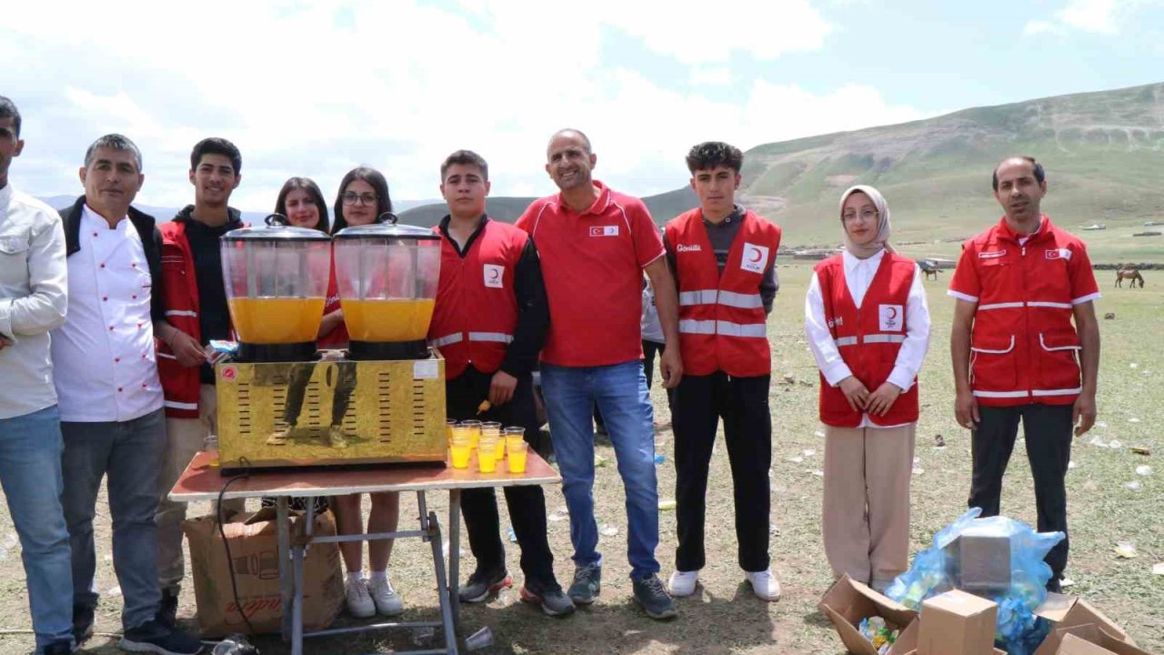 Kızılay’ın yaylada düzenlediği bahar şenliği renkli görüntülere sahne oldu