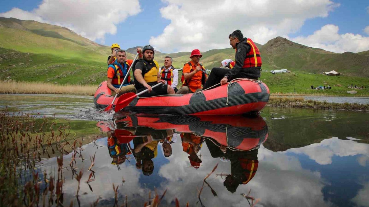 Vali Çelik, 3400 rakımda vatandaşlarla buluştu