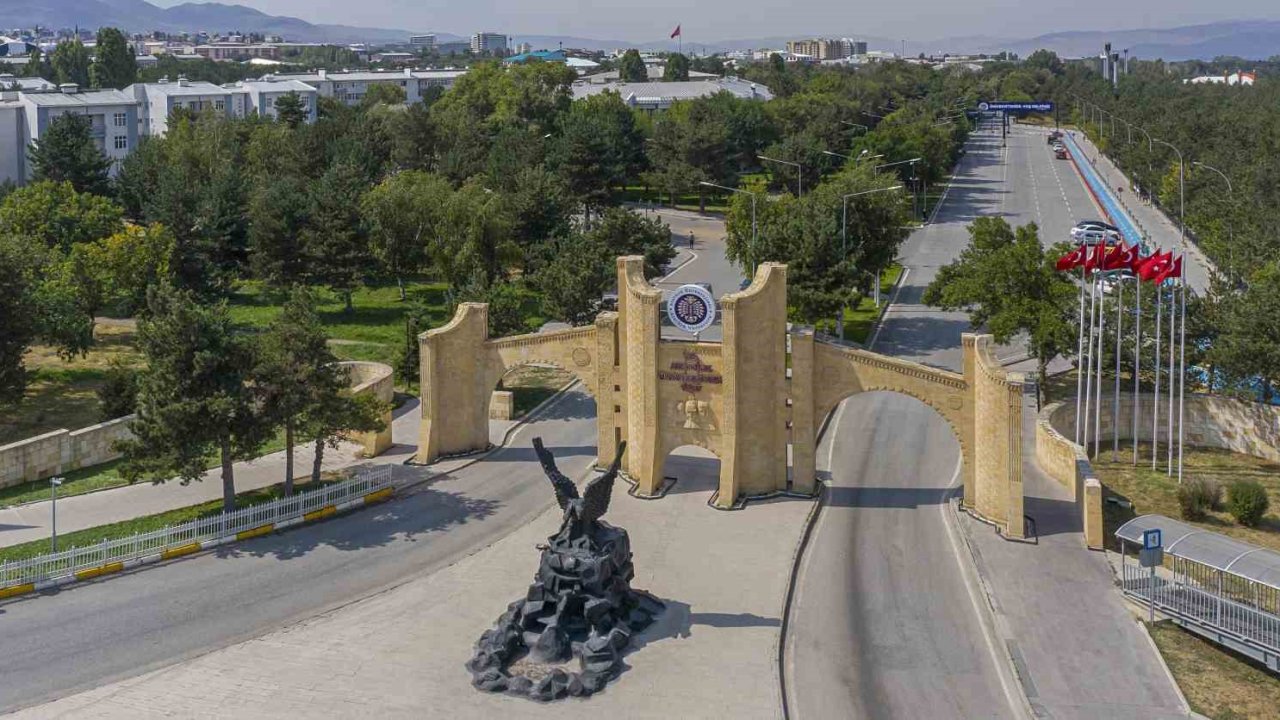 Atatürk Üniversitesinden DUS’ta büyük başarı