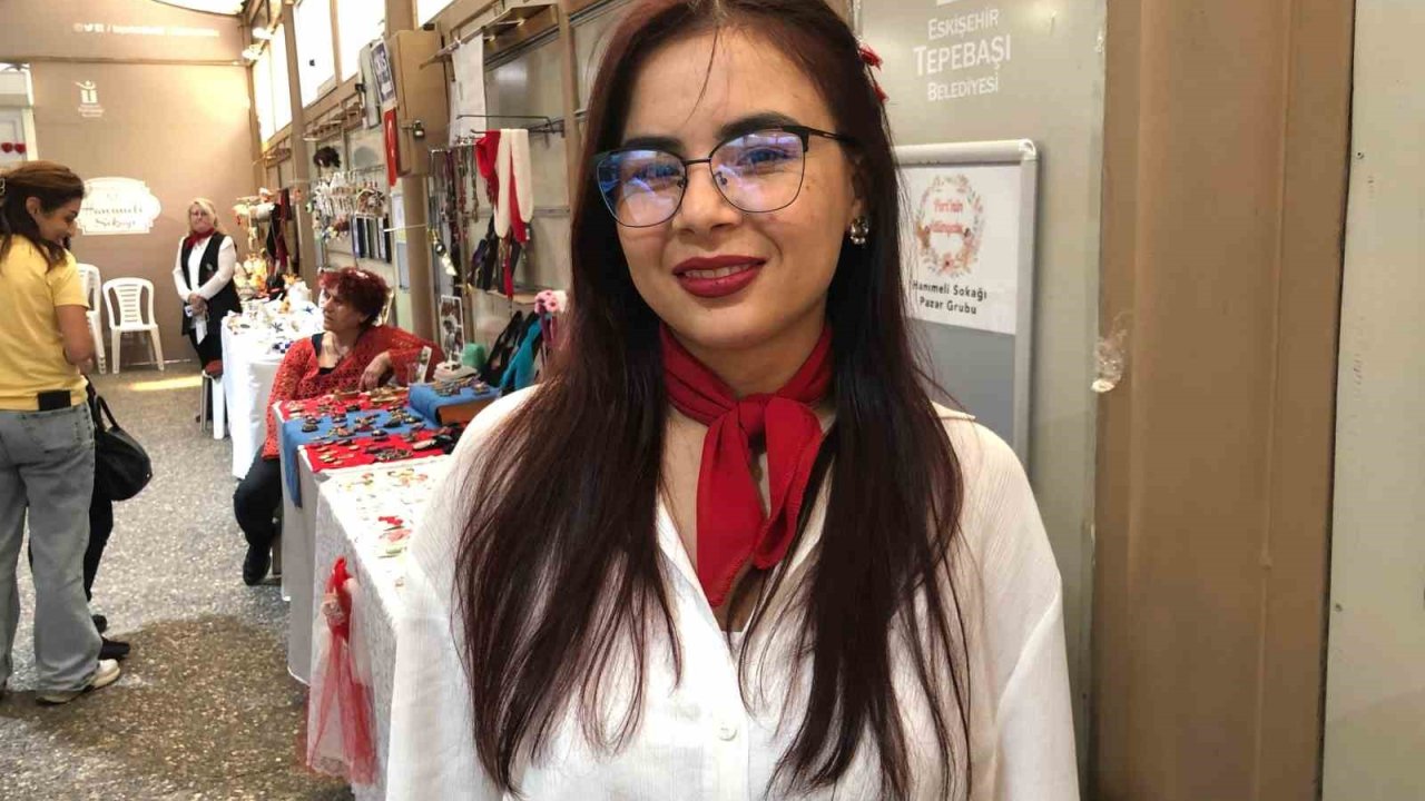 Yurt dışından gelip Hanımeli Sokağı’nda 3 boyutlu baskı ile ürettiği ürünleri satıyor