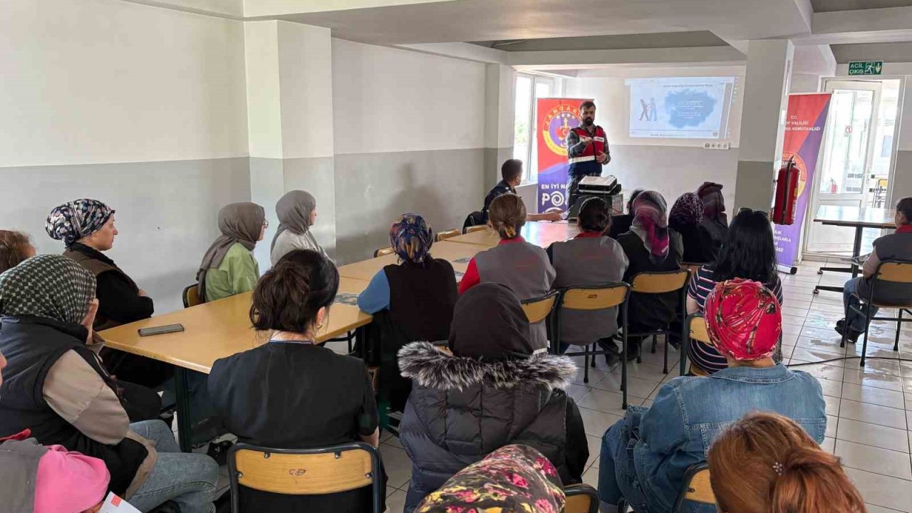 Gerze’de 104 anneye uyuşturucuyla mücadele eğitimi