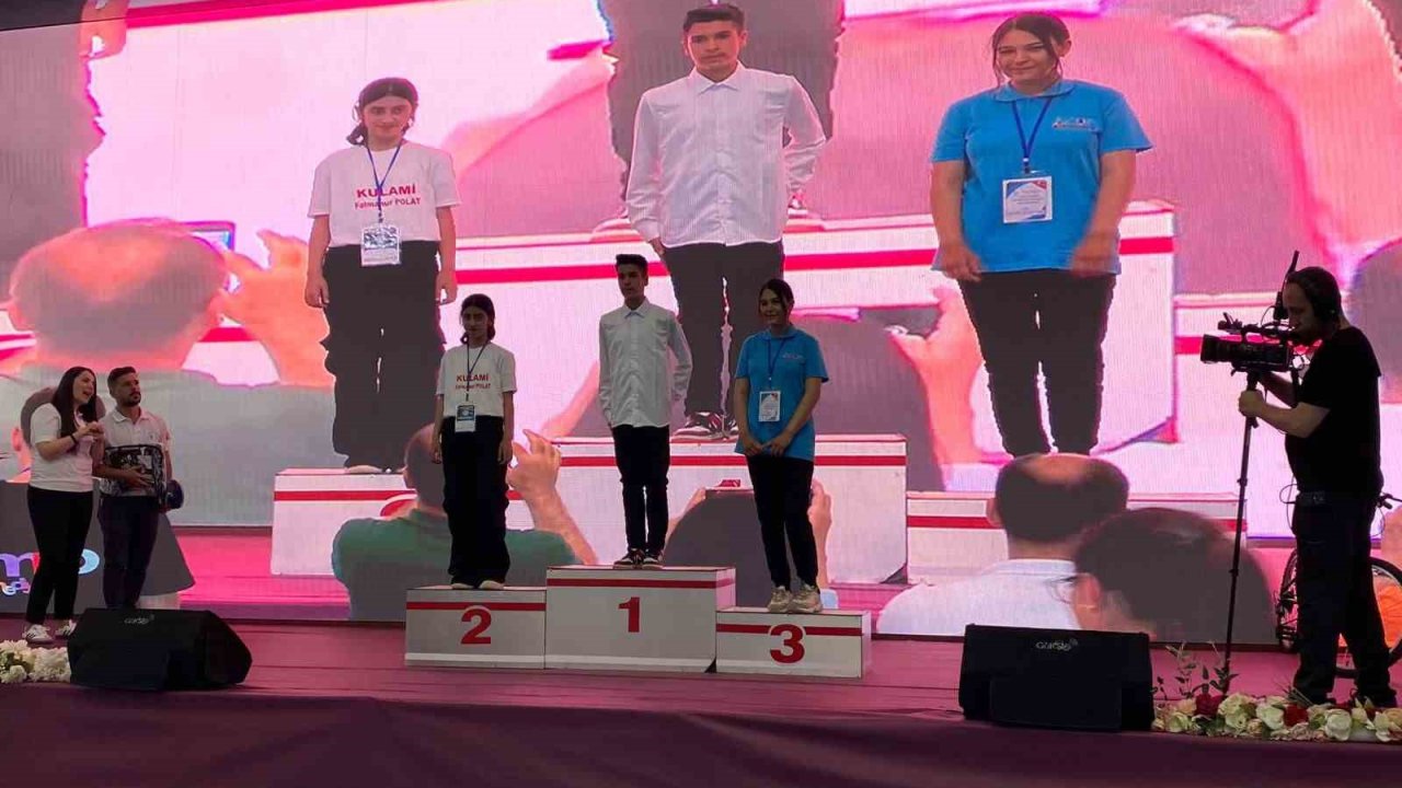 Akıl ve Zeka Oyunları’nda Türkiye 2’incisi Akyaka’dan