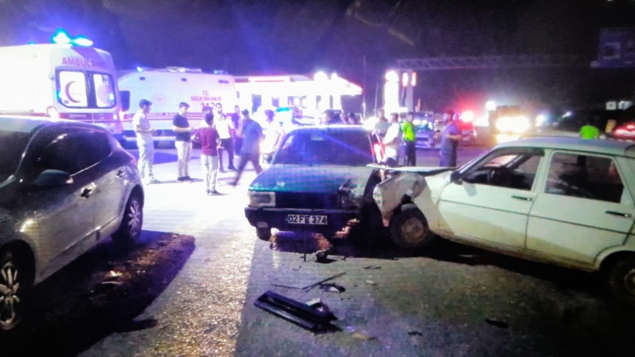 Adıyaman’da, iki otomobil çarpıştı: 5 yaralı