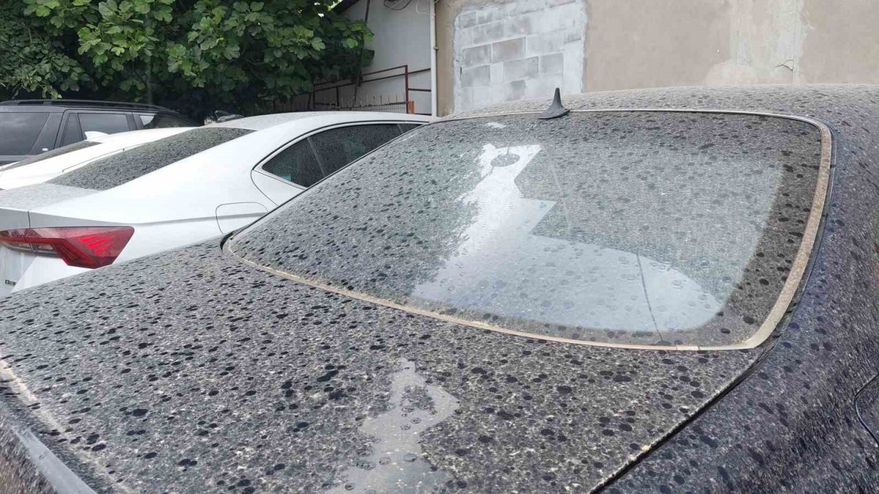 Sakarya’da araçlar çamurla kaplandı