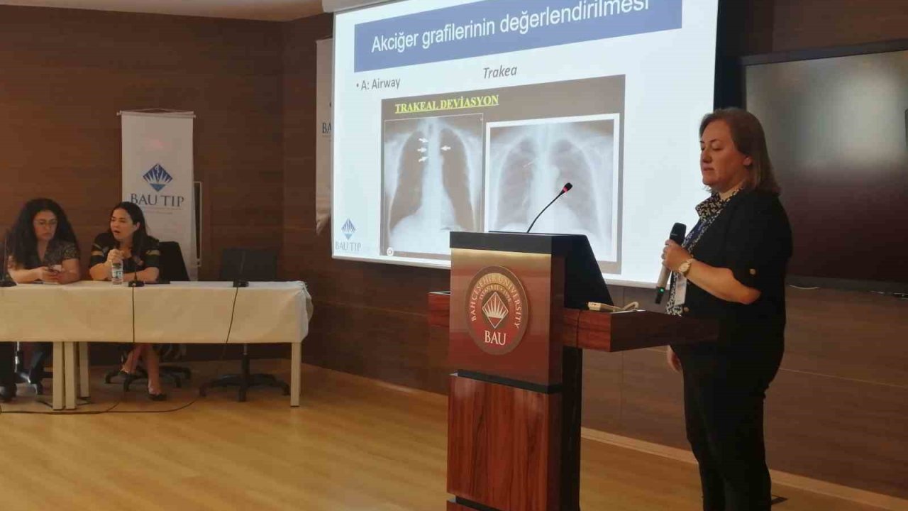 Geleceğin doktorları, 4. Intern Sempozyumu’nda mesleki bilgi ve tecrübe ediniyor