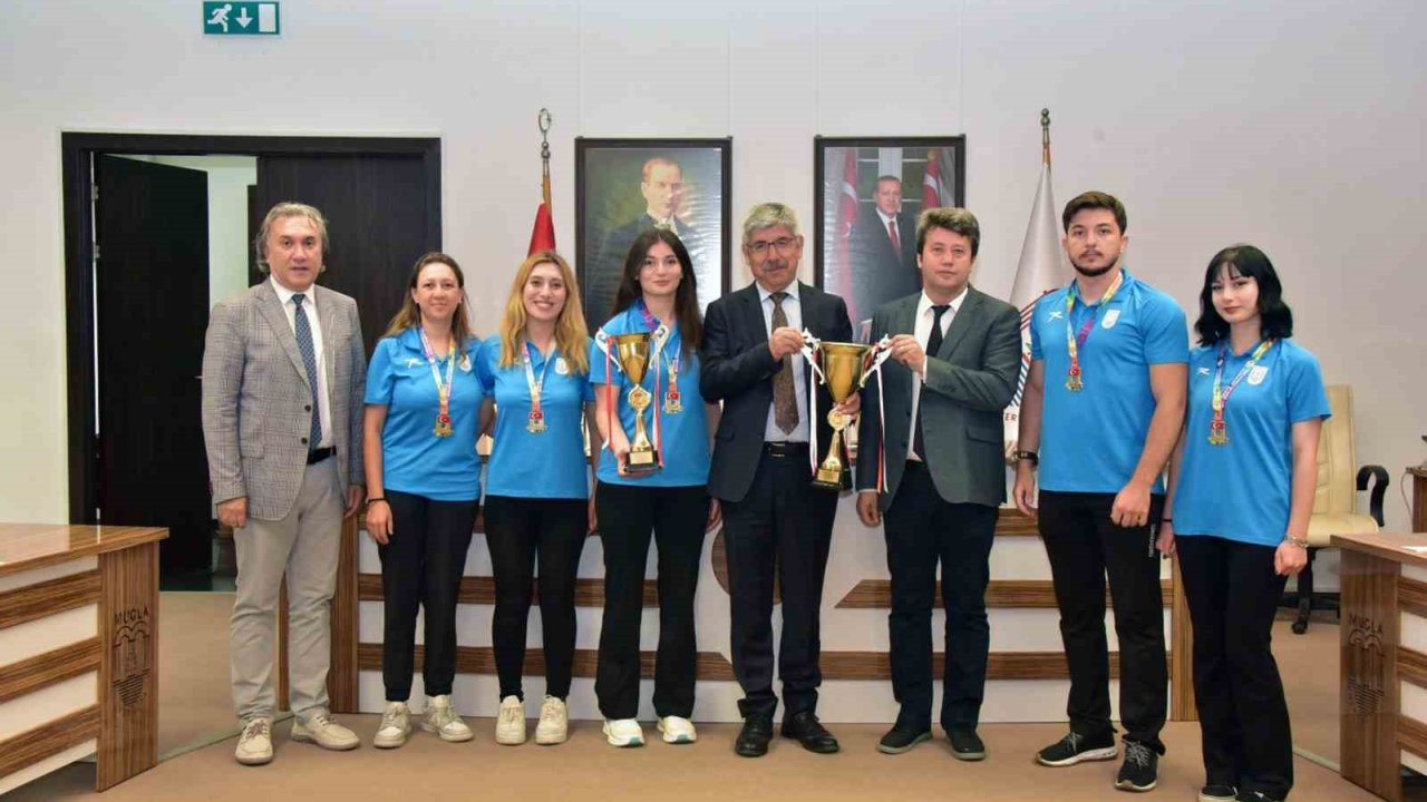 Rektör Kaçar, şampiyon sporcuları ağırladı