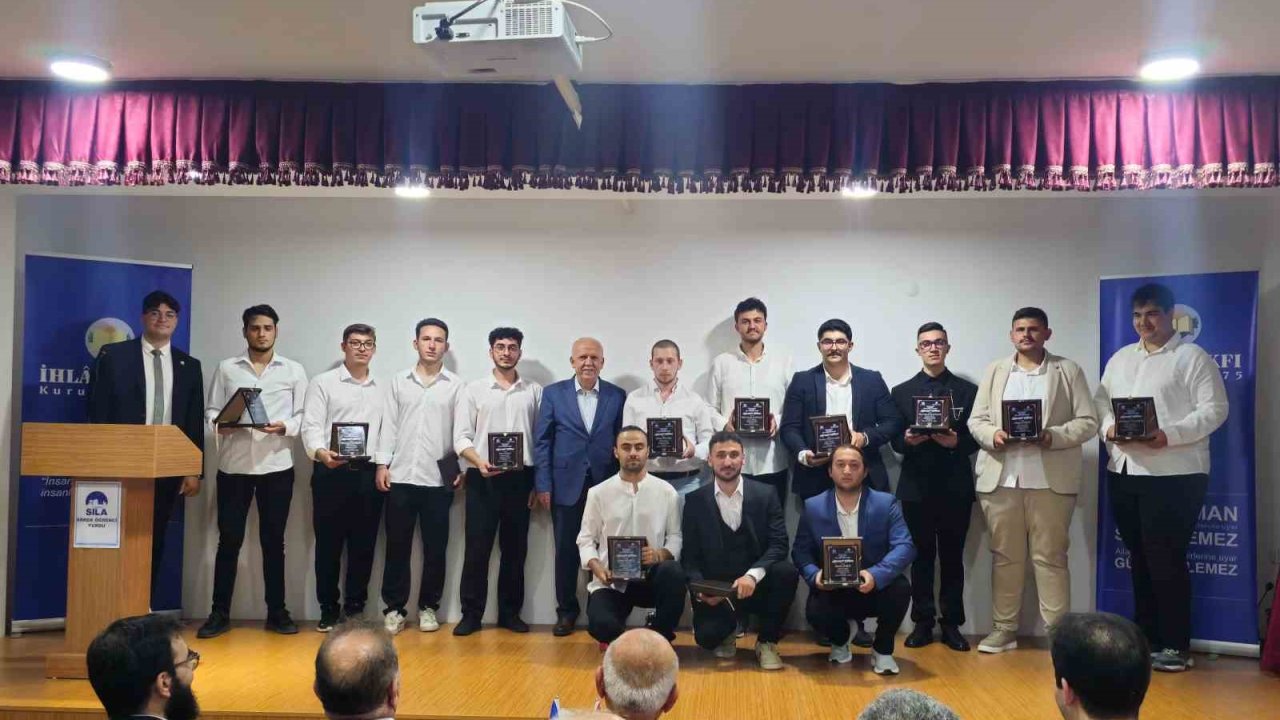 İhlas Vakfı Sıla Öğrenci Yurdunda mezuniyet sevinci