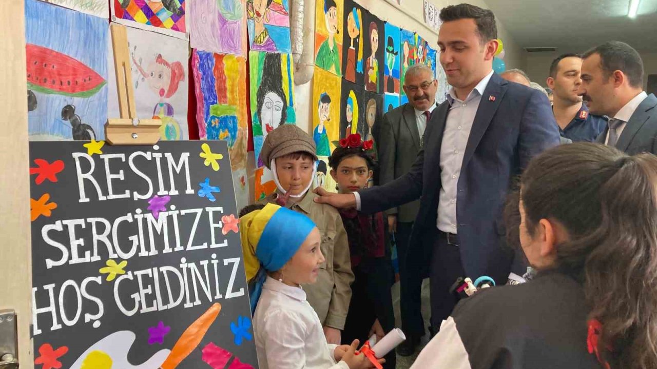 Sultandağı’nda Halk Eğitim Merkezinde yıl sonu sergisi açıldı