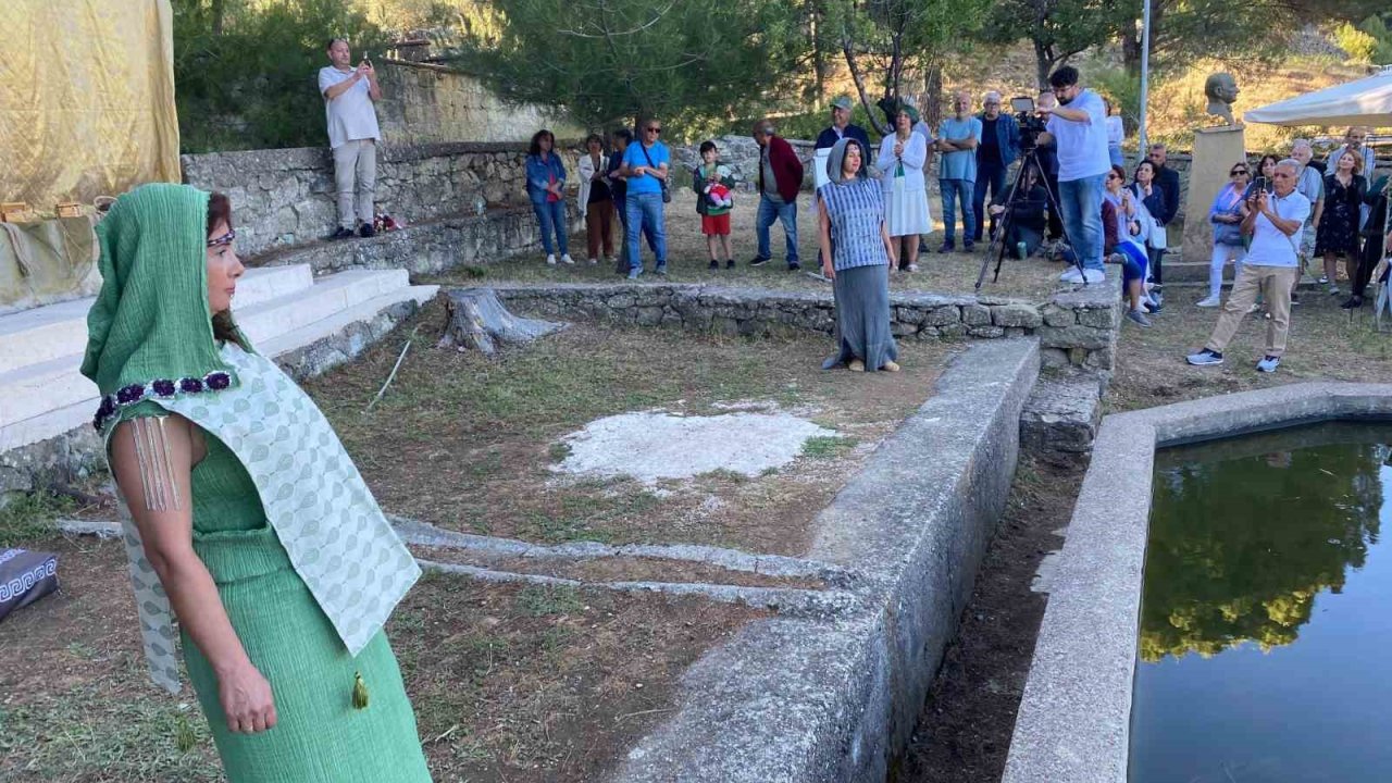 Kazdağları’nda "Yunan Mitolojik Tanrıları ve Truva Defilesi" düzenlendi