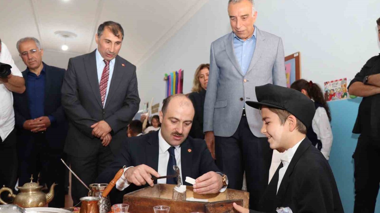 Oltu Karabekir İlkokulu’nda bilim şenliği coşkusu