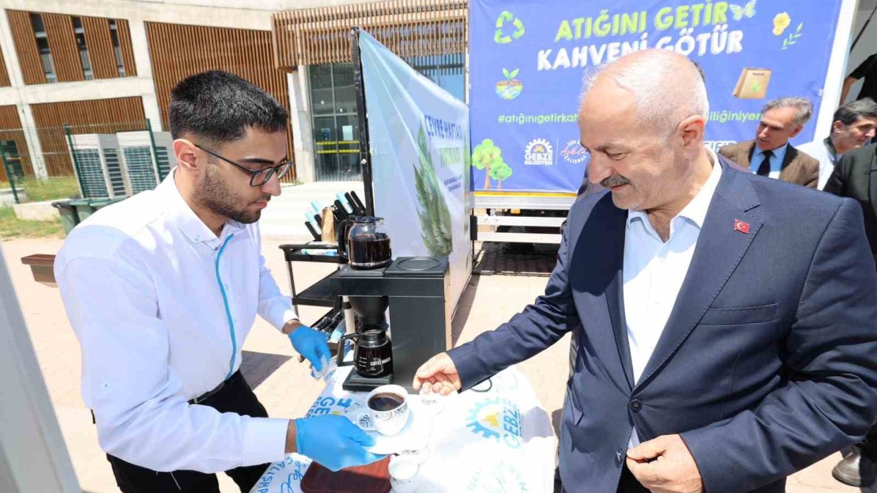 Gebze Belediyesi’nden ’Atığını Getir Kahveni Götür’