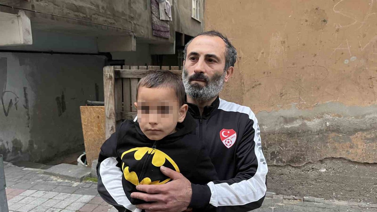 Bağcılar’da otomobil çarptığı çocuk yaralandı: O anlar kamerada