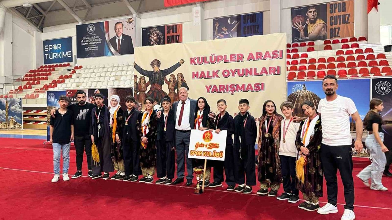 Bitlisli miniklerden halkoyunları yarışmasında büyük başarı