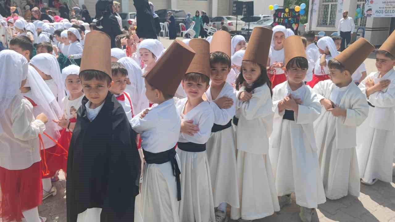 Bitlis’te 4-6 yaş Kur’an kursu öğrencilerinin gösterisi büyük ilgi gördü
