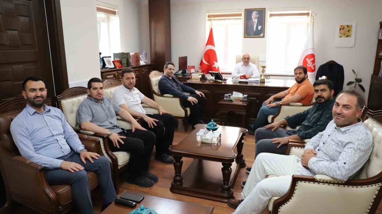 Afyonkarahisar İl Müftülüğü kupasını aldı, dostluk kazandı