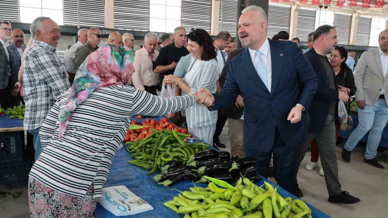 Menemen’de bir kapalı pazar yeri daha açıldı
