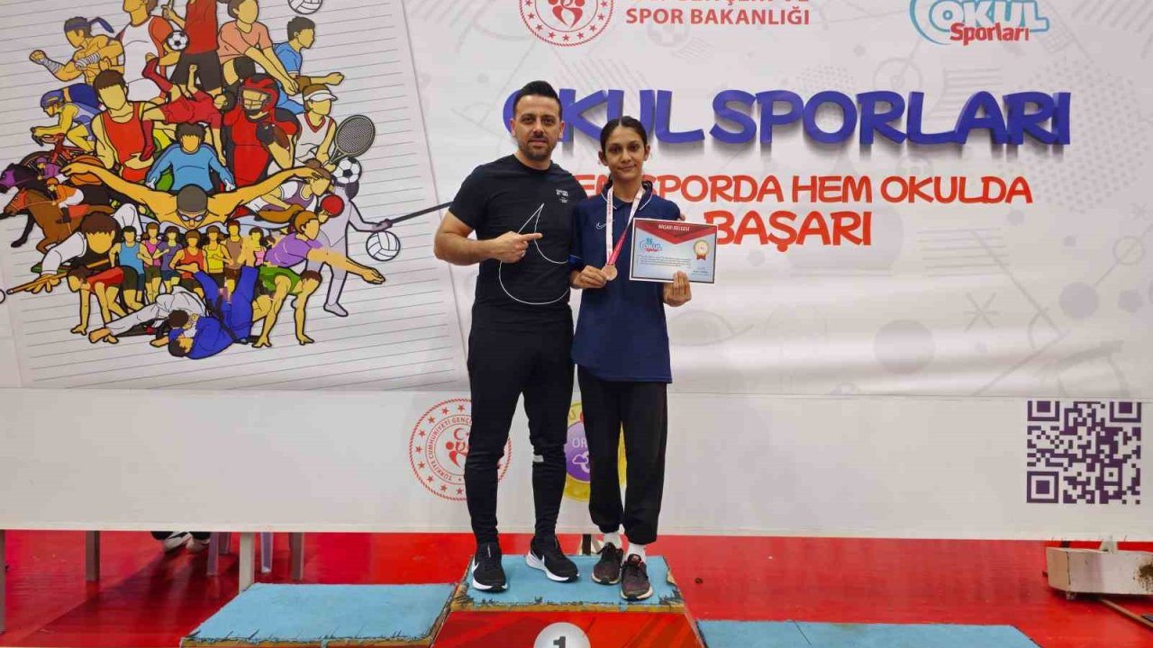 Aydınlı Ebrar Türkiye üçüncüsü oldu