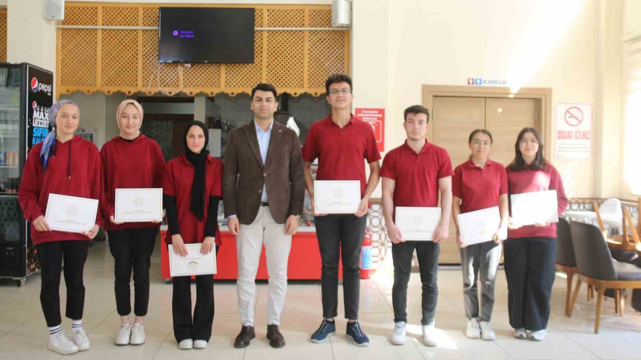 Hisarcık’ta başarılı öğrenciler ödüllendirildi