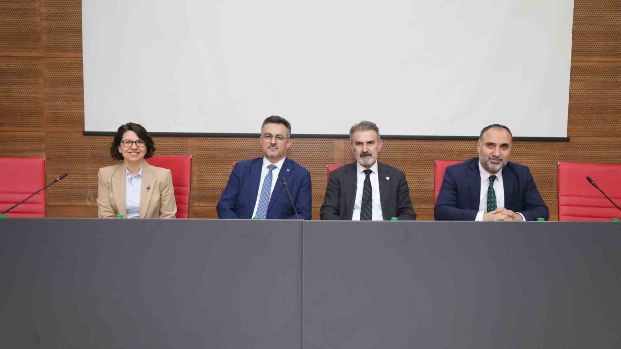 Rektör Çağlar’dan öğrencilere yurt müjdesi