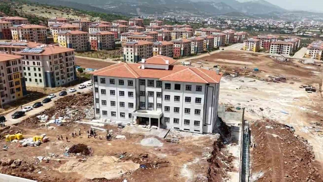 Hassa’da depremin ardından inşa edilen eğitim yuvaları mest ediyor