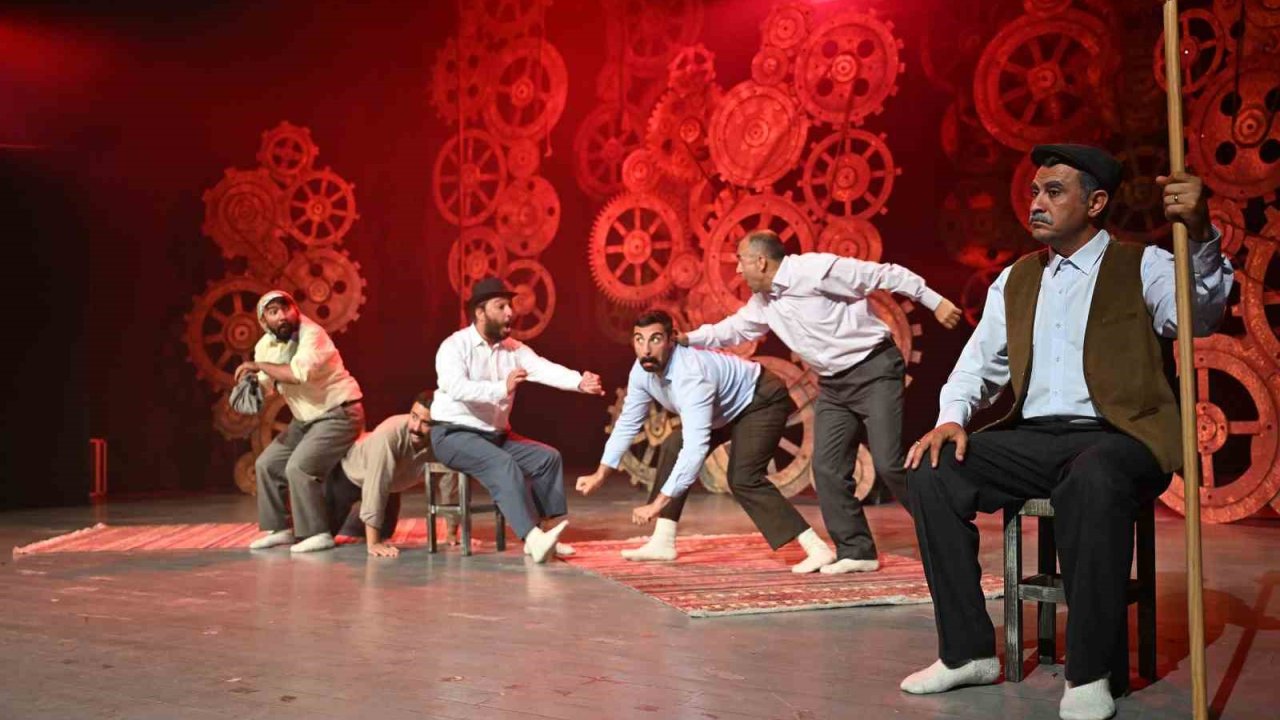 Mersin Şehir Tiyatrosu ‘Misafir’ oyununu Gülnar’da sahneledi