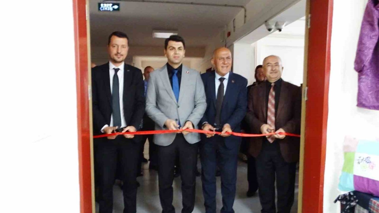 Hisarcık HEM’den karma yıl sonu sergisi açıldı