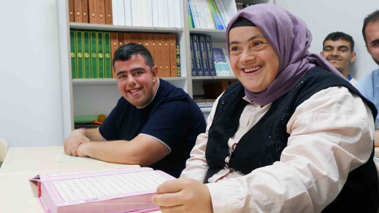 Down sendromlu Fatma ve Muhammet’in Kur’an-ı Kerim aşkı engel tanımadı