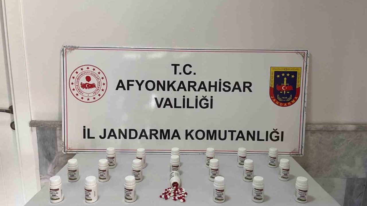 Jandarma iş yerine yaptığı baskında bin 200 adet uyuşturucu hap ele geçirdi