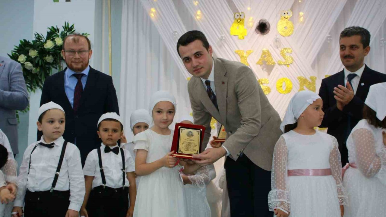 Miniklerin yıl sonu sergisi ilgi ile izlendi