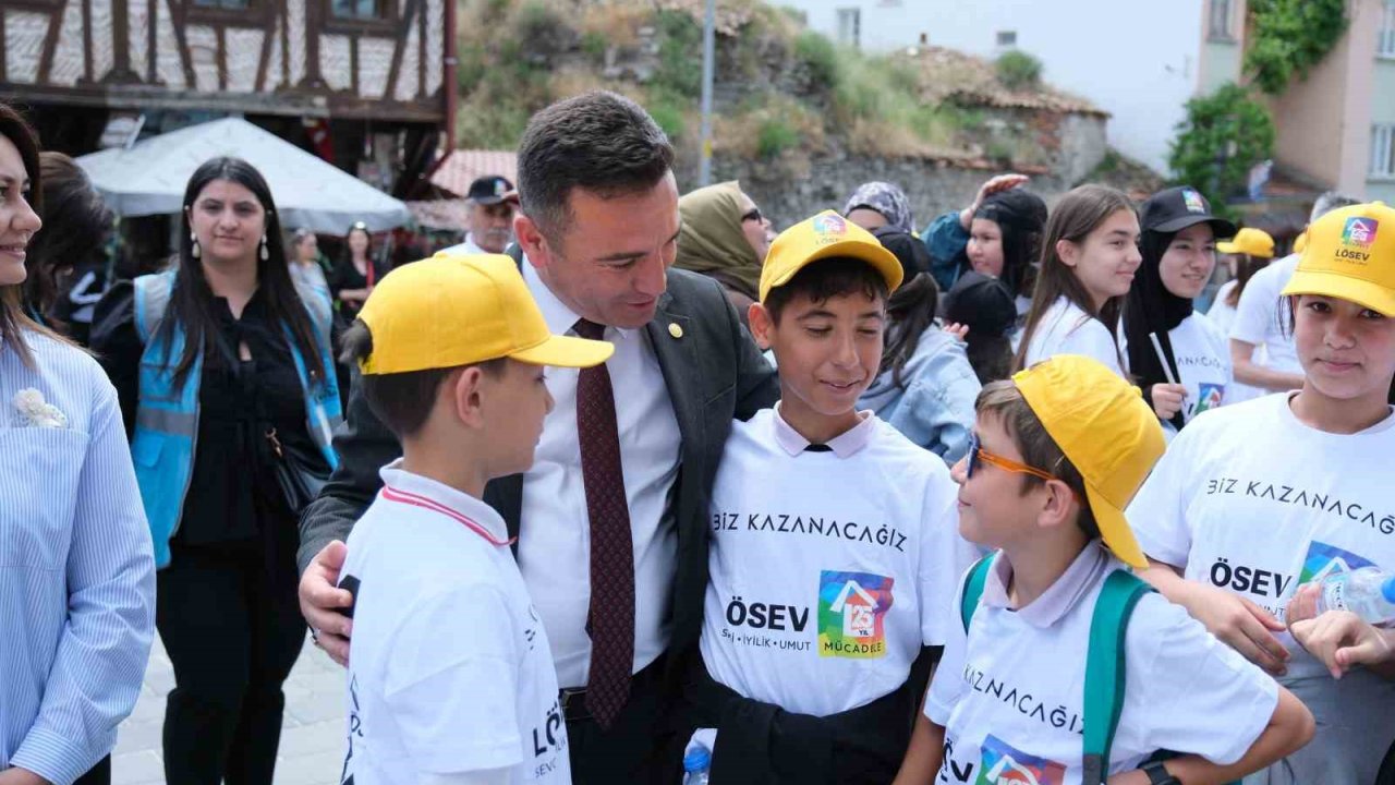 Lösemiyi yenen "Kahraman Çocuklar" için Sivrihisar’da Sağlıklı Yaşam Yürüyüşü düzenlendi