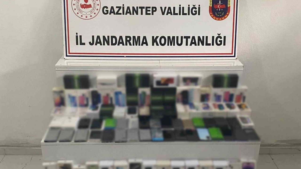 Gaziantep’te 2 milyon TL değerinde kaçak telefon ele geçirildi