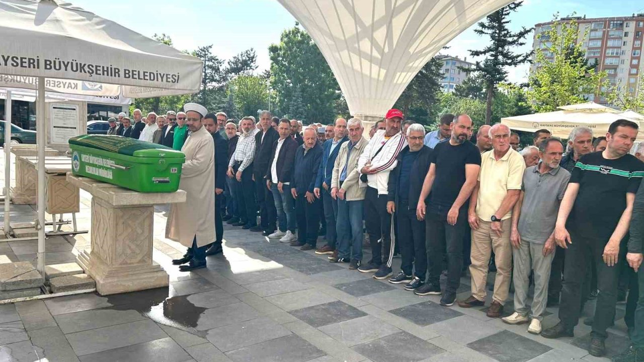 Kayserispor eski teknik direktörünün acı günü