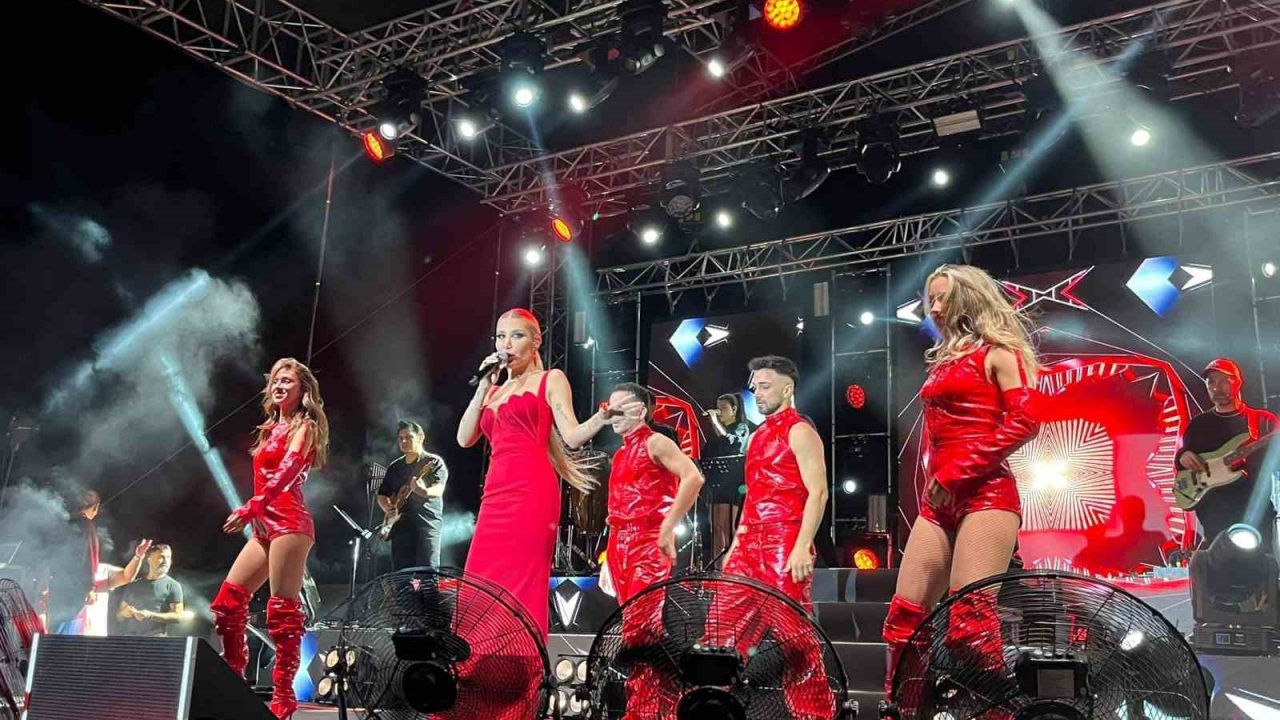 Aydın’da İrem Derici ile Beş Yıldızlı Şampiyonluk Kutlaması